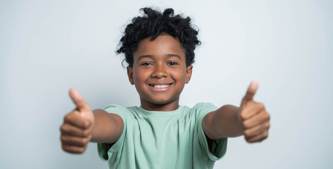 body language boy thumbs up